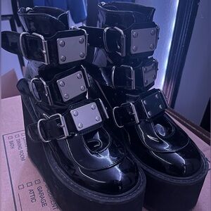 Swing 105 demonia size 4, not with original box.